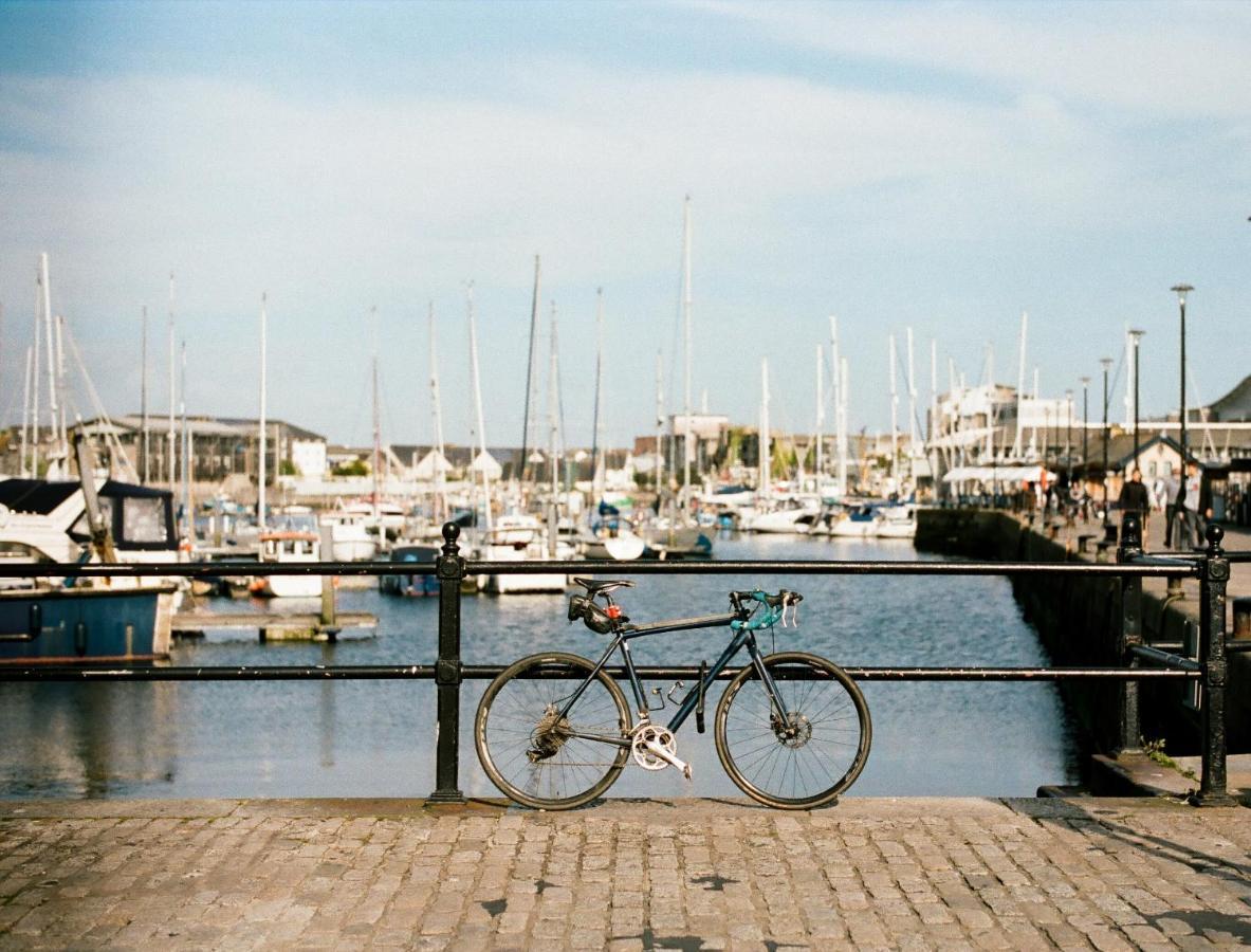 Chic And Bright Near The Water * Plymouth