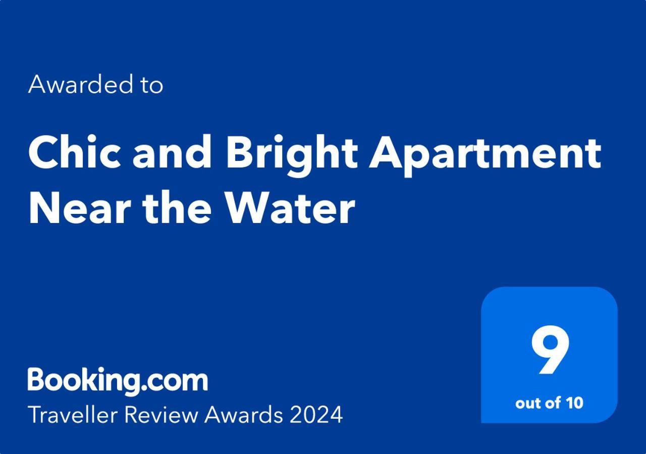 Chic And Bright Near The Water *